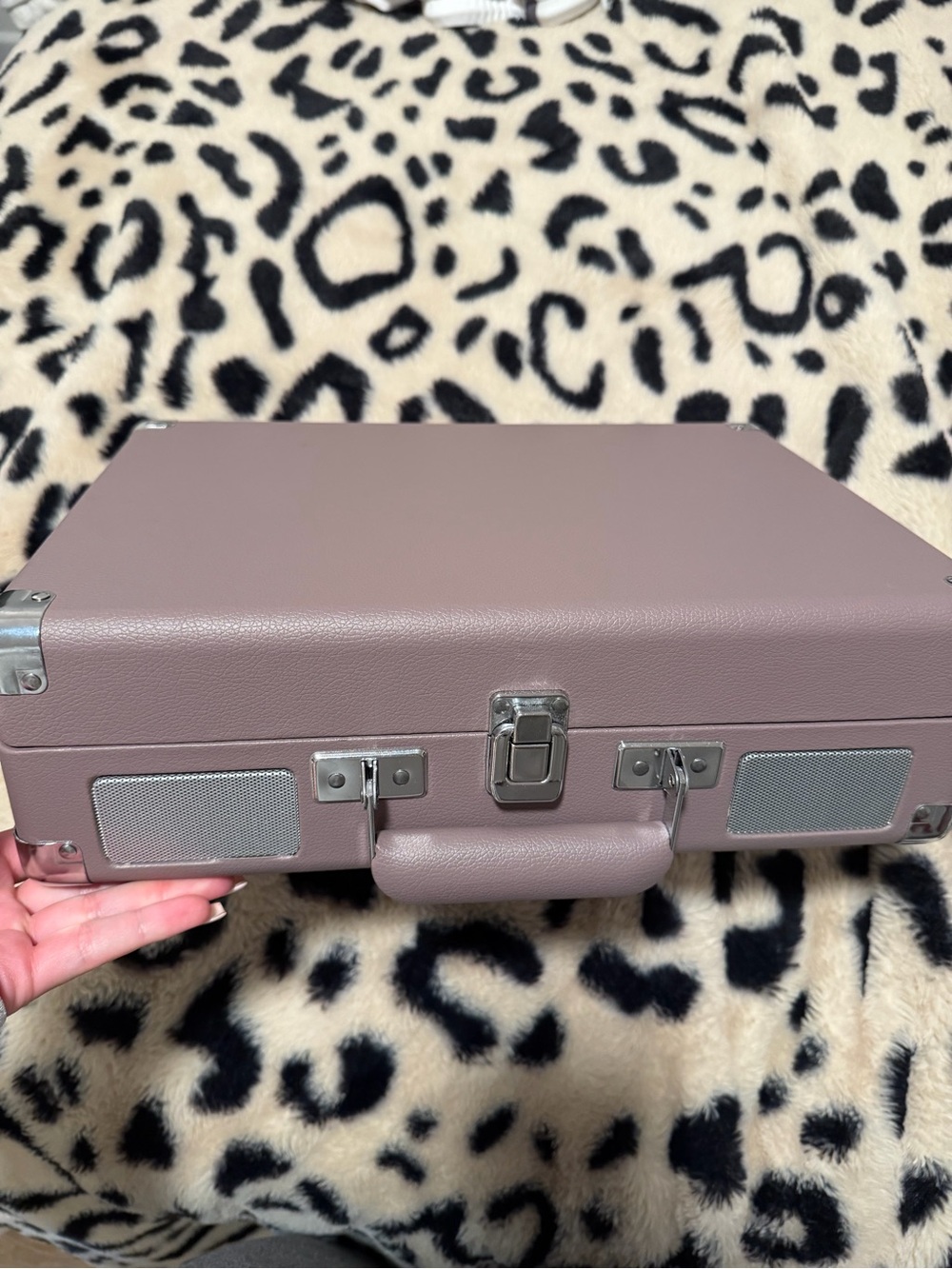 Vintage-Inspired Mauve Portable Record Player Case